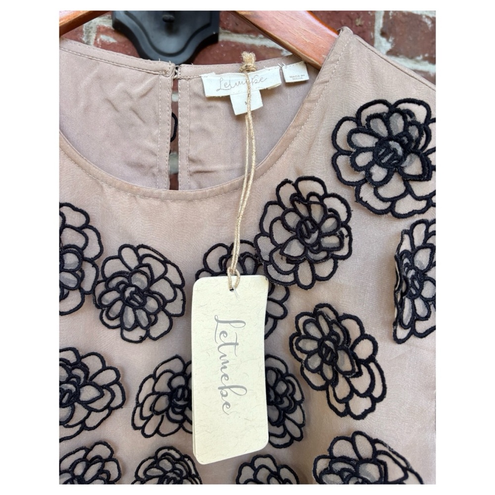 NWT Anthropologie Let Me Be Cropped Button Back Floral Appliqué Top  Size Medium - Picture 7 of 13
